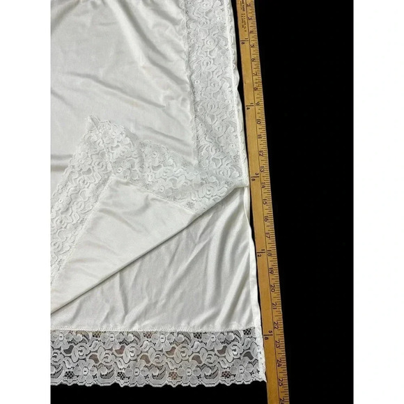 Vintage Komar White Stretch Nylon Lace Trim Straight Slip Size Medium - Picture 3 of 8